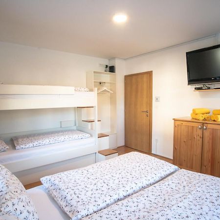 Pritlicni Apartma Hribovc Z Atrijem Краньска Гора Экстерьер фото