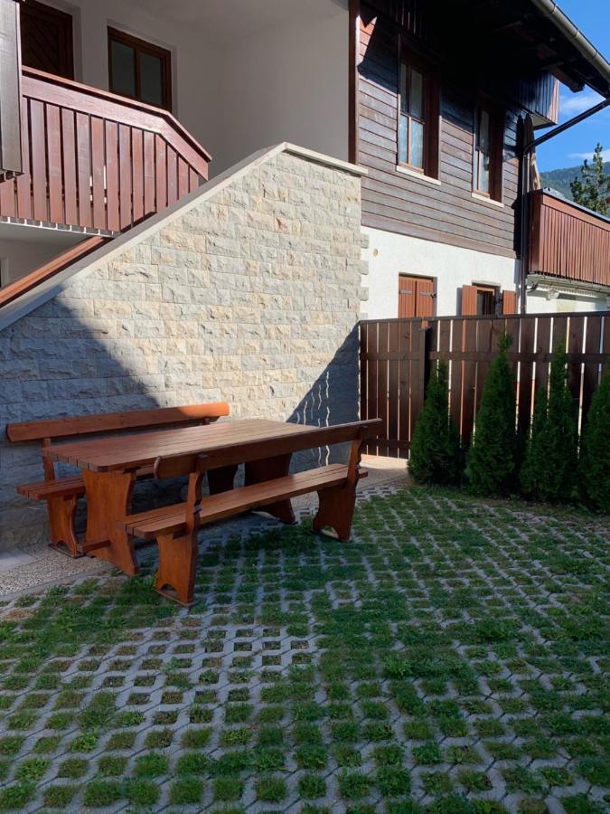 Pritlicni Apartma Hribovc Z Atrijem Краньска Гора Экстерьер фото