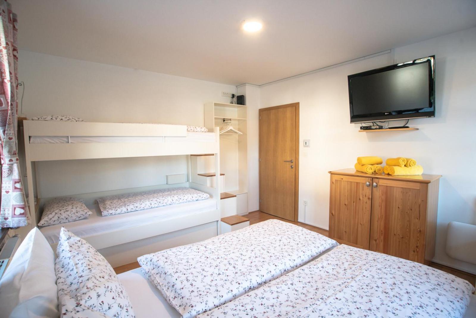 Pritlicni Apartma Hribovc Z Atrijem Краньска Гора Экстерьер фото